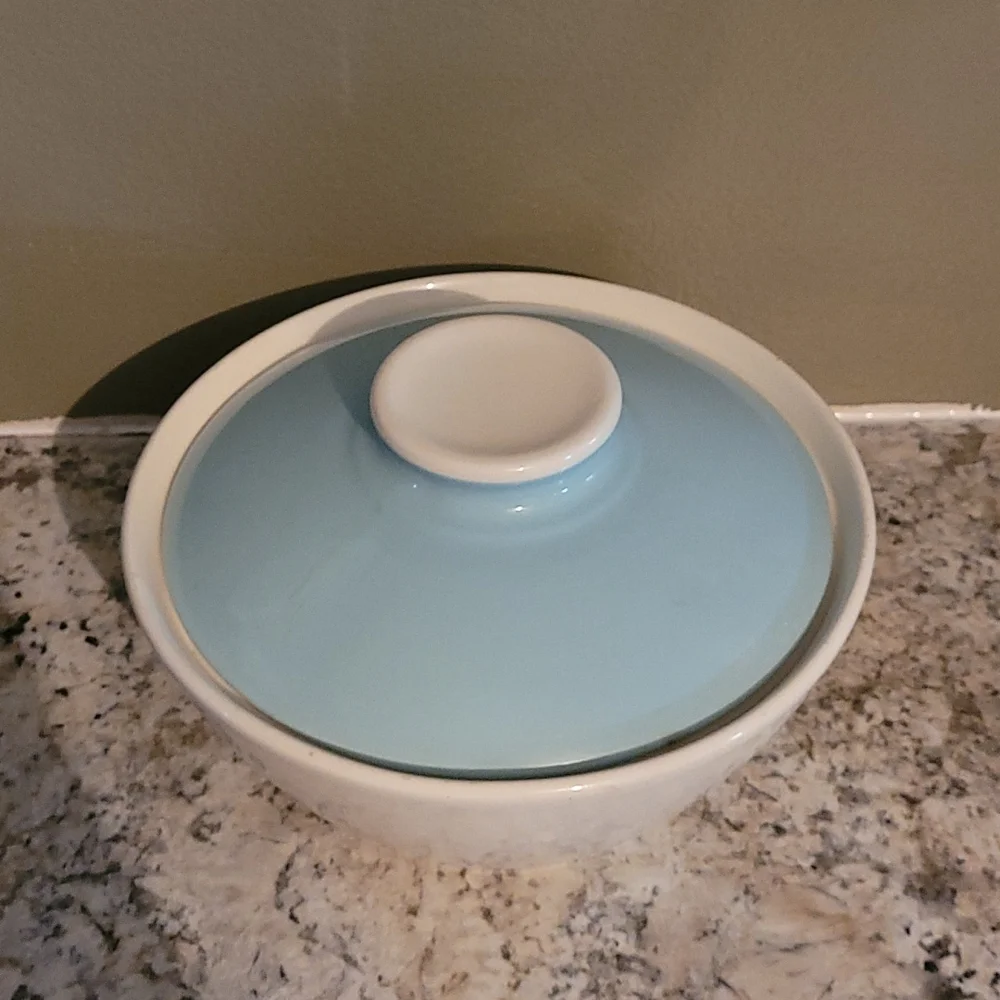 Final! Vintage 50's Pottery Crock with Lid - Picture 2 of 8